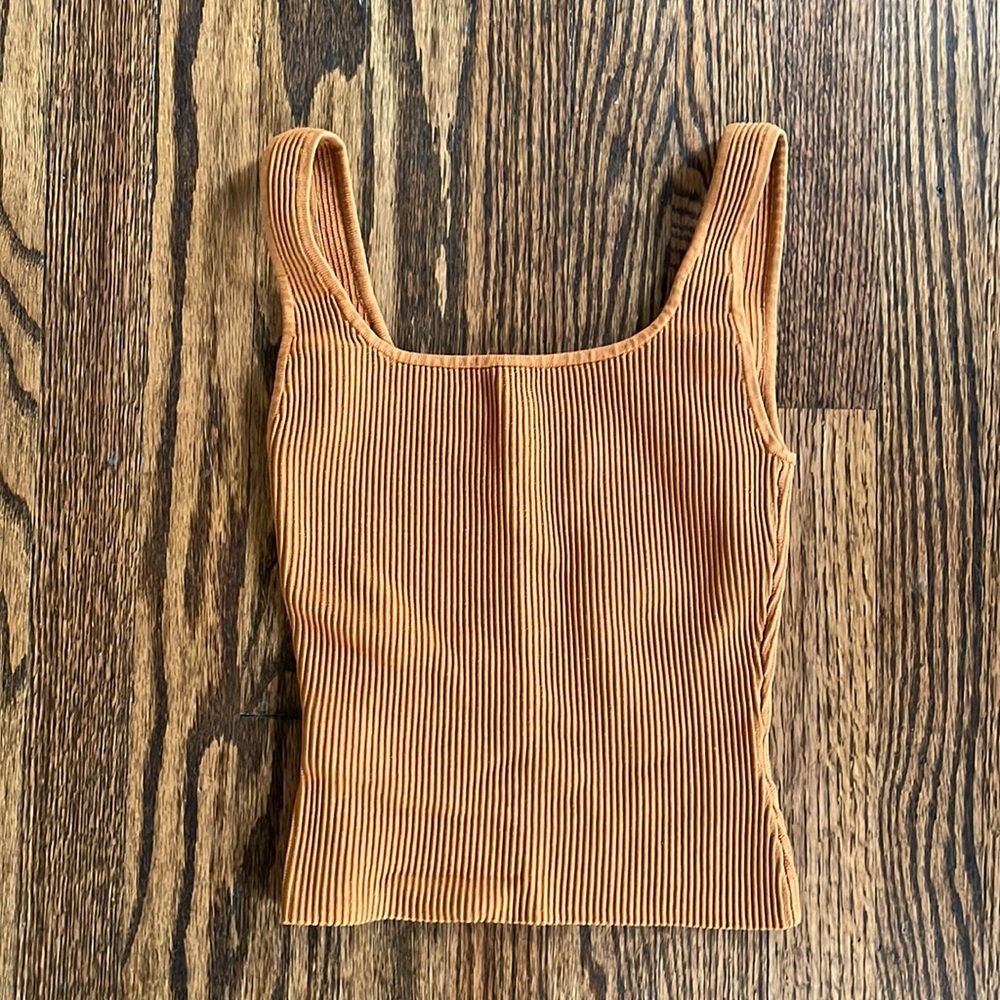 NWOT Aritzia babaton sculpt knit tank